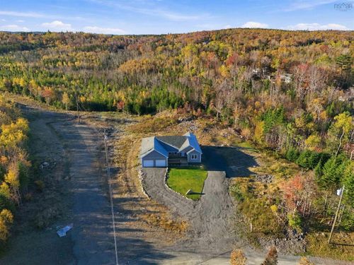 42 Bretton Woods Rd, Mount Uniacke, NS, B0N1Z0 | Card Image