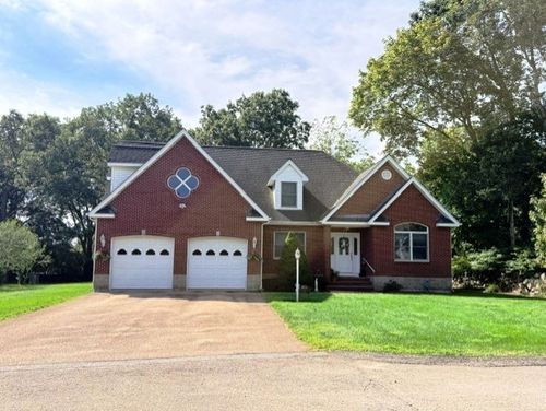 22 South Dr, Westerly, RI, 02891-2919 | Card Image