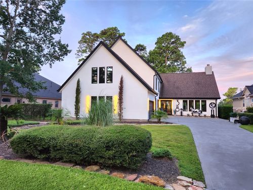 38 Fairway Park, Montgomery, TX, 77356-8377 | Card Image