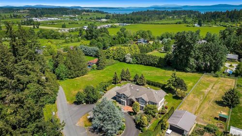 5549 Alderley Rd, Saanich, BC, V8Y1Y2 | Card Image