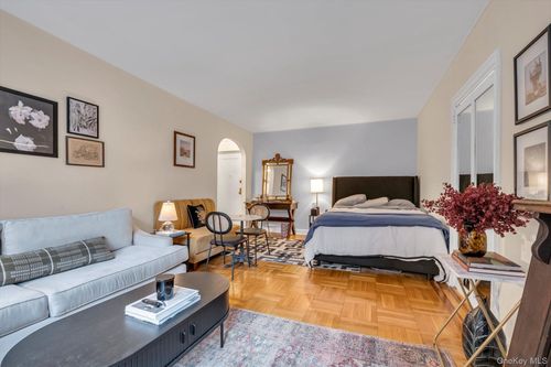 apt-2p-8380 118th St, Kew Gardens, NY, 11415-2440 | Card Image