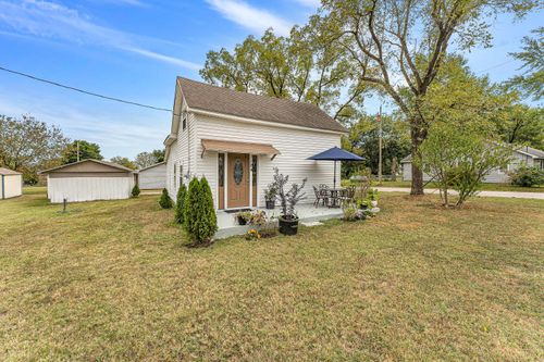 1104 N Oak St, Buffalo, MO, 65622-9437 | Card Image