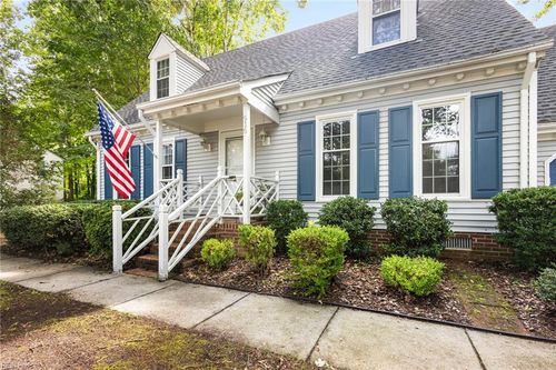 916 Oxford Dr, Virginia Beach, VA, 23452-5944 | Card Image