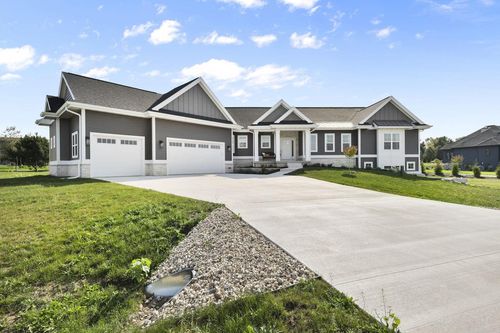6682 Morning Dew Ln, Sun Prairie, WI, 53590-9317 | Card Image