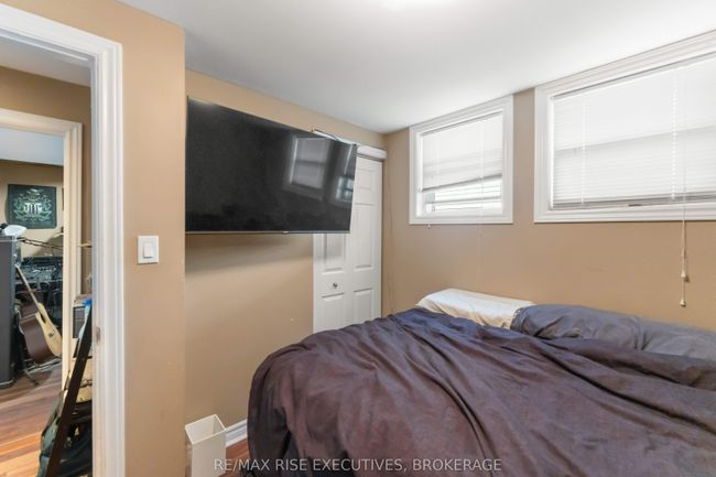 999 Portsmouth Ave, Home with 6 bedrooms, 3 bathrooms and 4 parking in Kingston ON | Image 9