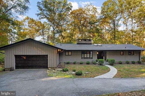 9509 Watts Rd, GREAT FALLS, VA, 22066-3919 | Card Image
