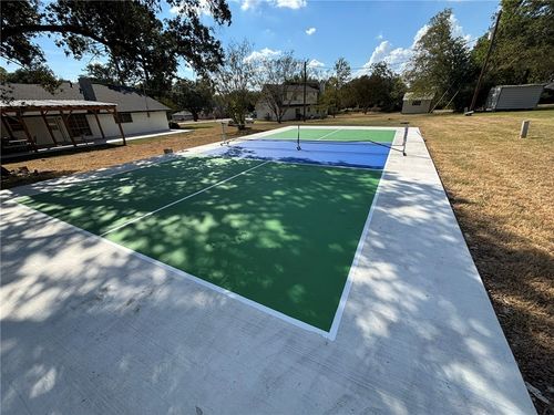 2004 Pinewood Dr, Bryan, TX, 77807-2707 | Card Image