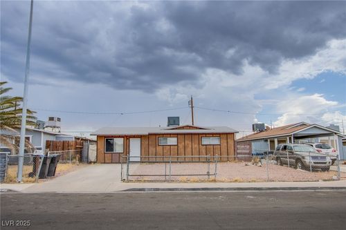 1437 Chestnut St, Henderson, NV, 89011-4210 | Card Image