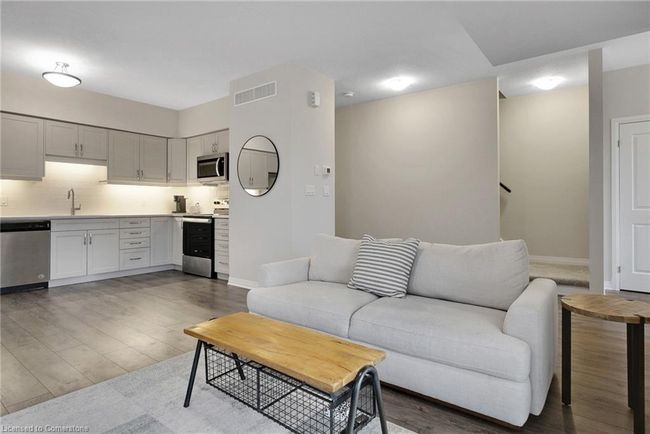 100 Seabrook Dr, Townhouse with 2 bedrooms, 3 bathrooms and 1 parking in Kitchener ON | Image 9