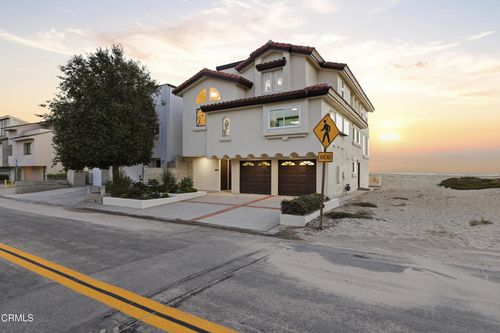 3933 Ocean Dr, Oxnard, CA, 93035-3937 | Card Image