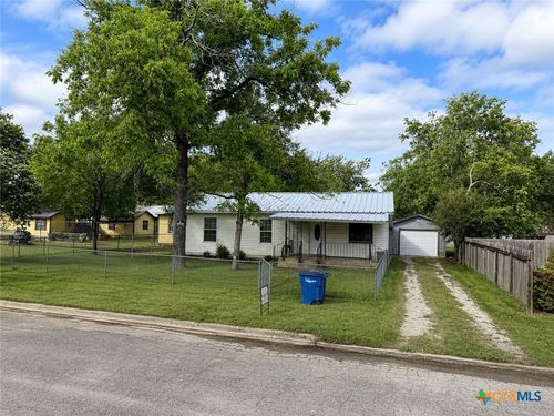 784 Samuels St, New Braunfels, TX, 78130-4672 | Card Image