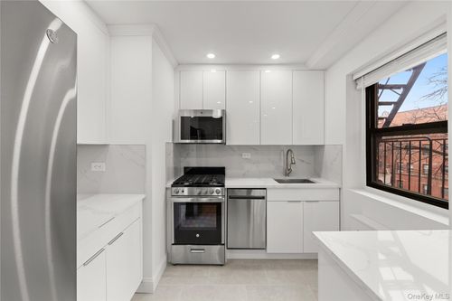 3k-25-10 31st Ave, Astoria, NY, 11106-3602 | Card Image