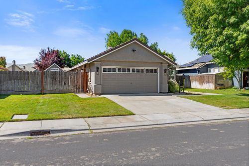 462 Chablis Way, Manteca, CA, 95337-6820 | Card Image