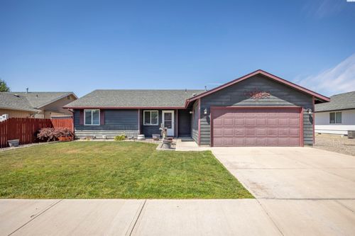 8307 Camano Dr, Pasco, WA, 99301-9066 | Card Image