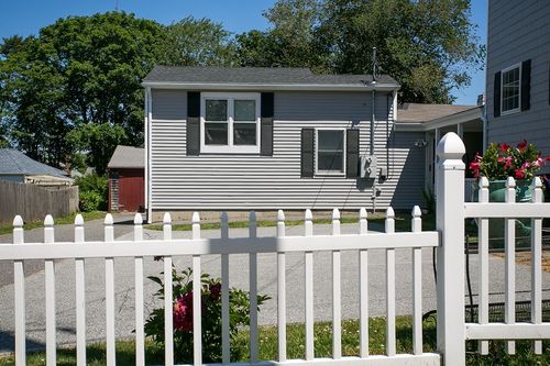 2-132 Evarts St, Newport, RI, 02840-1661 | Card Image