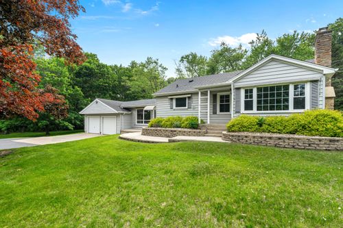 9016 Camp Lake Rd, Salem, WI, 53168-9305 | Card Image