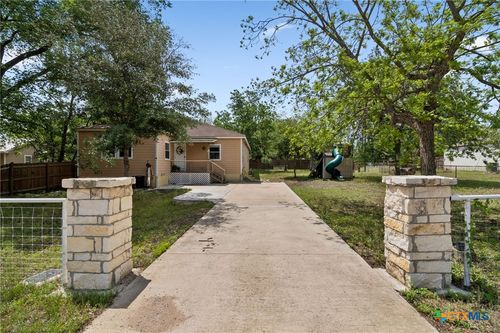 810 Lamar St, Luling, TX, 78648-1918 | Card Image