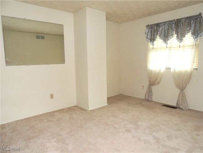 678 Laurelwood Dr Se, House other with 3 bedrooms, 2 bathrooms and null parking in Warren OH | Image 11