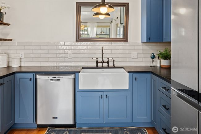 The farmhouse sink, complemented by Mason Hill Collection fixtures, brings both charm and high-end craftsmanship to the kitchen. | Image 13