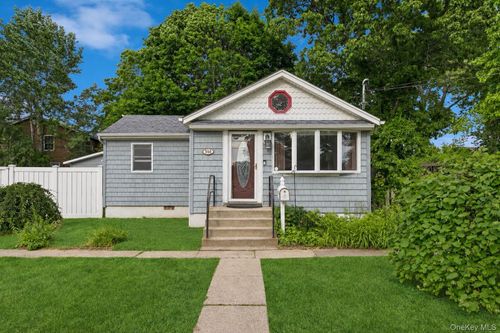 350 S Greene Ave, Lindenhurst, NY, 11757-5430 | Card Image