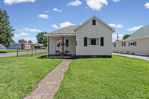 1001 S Macoupin St, Gillespie, IL, 62033-2131 | Card Image