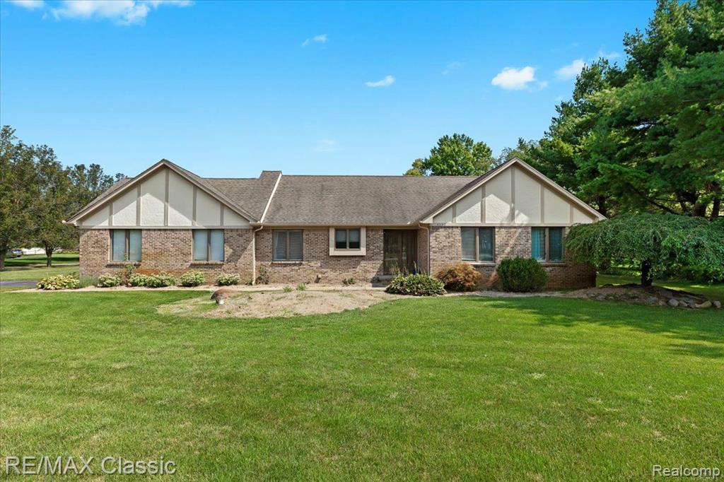 Lynne Ln, Commerce Township, MI 48382