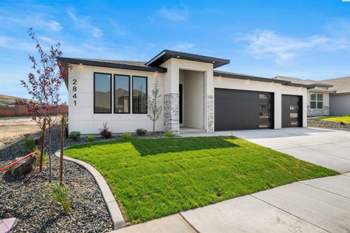 2841 S Alaska St, Kennewick, WA, 99338-5680 | Card Image