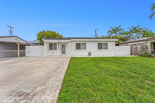 875 E 8th St, Hialeah, FL, 33010-4607 | Card Image