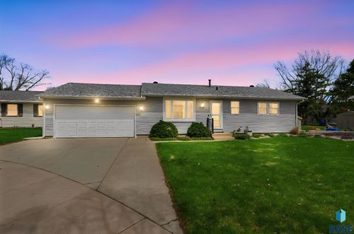 5508 W 39th St Street, Sioux Falls, SD, 57106 | Card Image