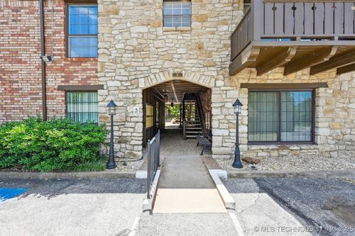 a205-6 E 22nd St, Tulsa, OK, 74114-1136 | Card Image
