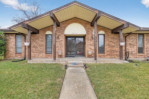 2315 Larchmont Dr, Mesquite, TX, 75150-5226 | Card Image