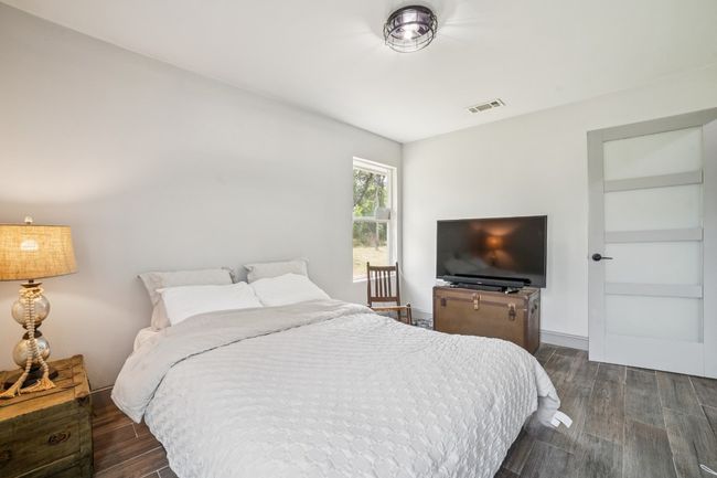 Bedroom f | Image 22
