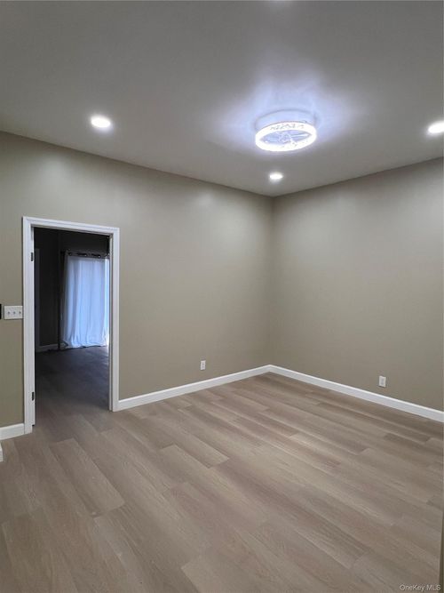 1f-4218 66th St., New York, NY, 11377 | Card Image