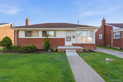 28231 Fountain St, Roseville, MI, 48066-4761 | Card Image