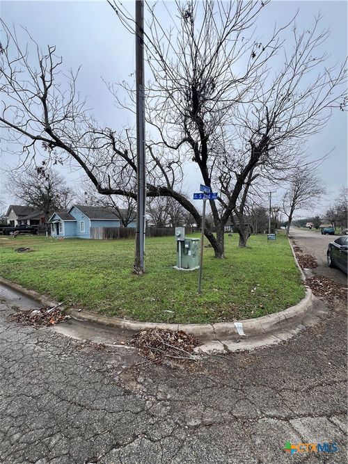 917 S 2nd St, Temple, TX, 76504-5887 | Card Image