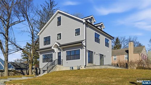 4 Hilltop Way, Essex Fells, NJ, 07021-1105 | Card Image