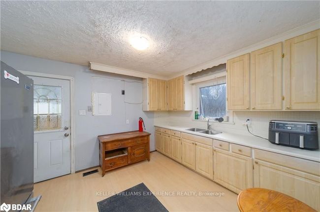 177 Mill St, Home with 2 bedrooms, 1 bathrooms and 2 parking in Angus ON | Image 10