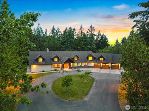 740 9th Ave, Fox Island, WA, 98333-9532 | Card Image