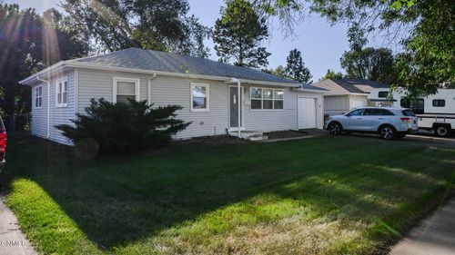 1807 Assumption Dr, Bismarck, ND, 58501-1504 | Card Image