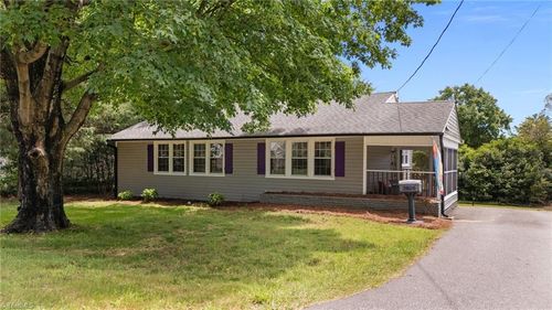 2826 Westridge Rd, Winston-Salem, NC, 27103-4217 | Card Image
