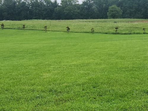 10 River Oaks Cir, London, KY, 40744-8571 | Card Image