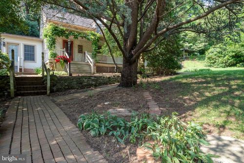 1592 White Oak Rd, STRASBURG, PA, 17579-9402 | Card Image