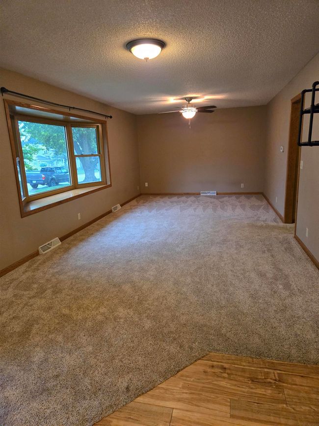 1005 Red Maple Ave, House other with 3 bedrooms, 2 bathrooms and null parking in Cresco IA | Image 7
