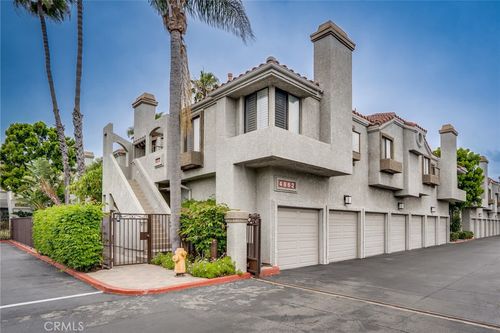 204-4862 Tiara Dr, Huntington Beach, CA, 92649-4395 | Card Image