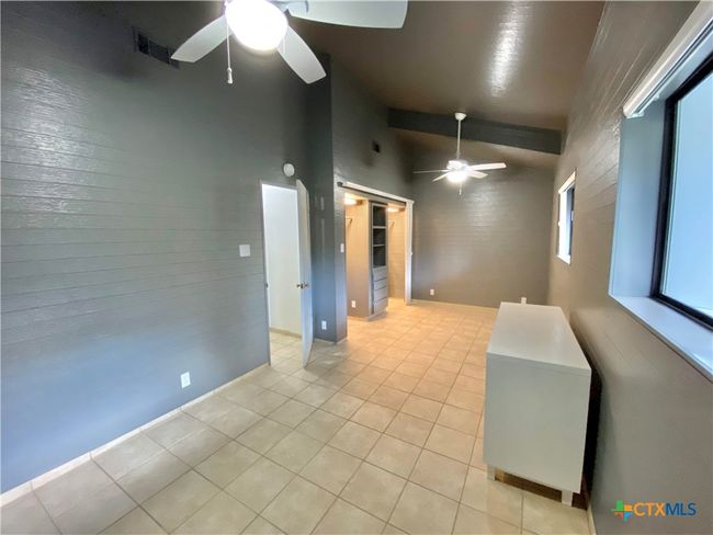 906 Lakeview Trl, House other with 3 bedrooms, 2 bathrooms and null parking in Mcqueeney TX | Image 7