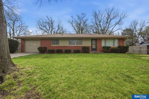 1900 Broadmoore Street, Lincoln, NE, 68506 | Card Image