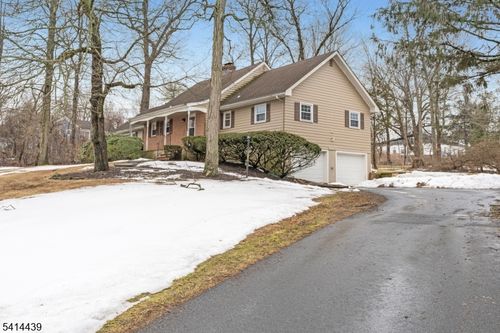 1 Crest Dr, Basking Ridge, NJ, 07920-2802 | Card Image