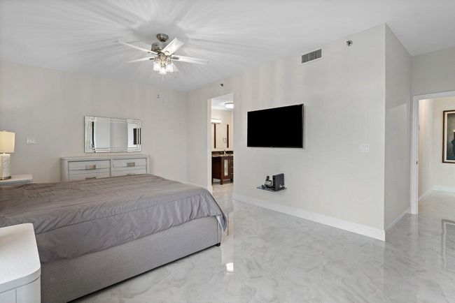APT-802 - 7578 Regency Lake Dr, Condo with 3 bedrooms, 3 bathrooms and null parking in Boca Raton FL | Image 24