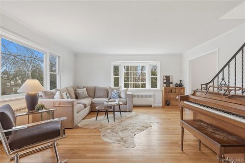 32 Sherwood Dr, Larchmont, NY, 10538-2637 | Card Image