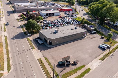 209 Northbound Gratiot Ave, Mount Clemens, MI, 48043-5732 | Card Image